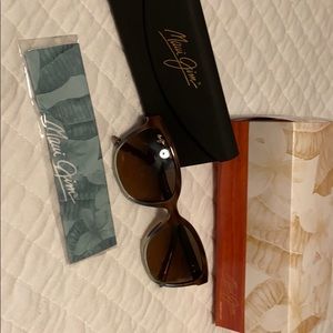Maui Jim Honi Sunglasses with Case, Box, and Cloth